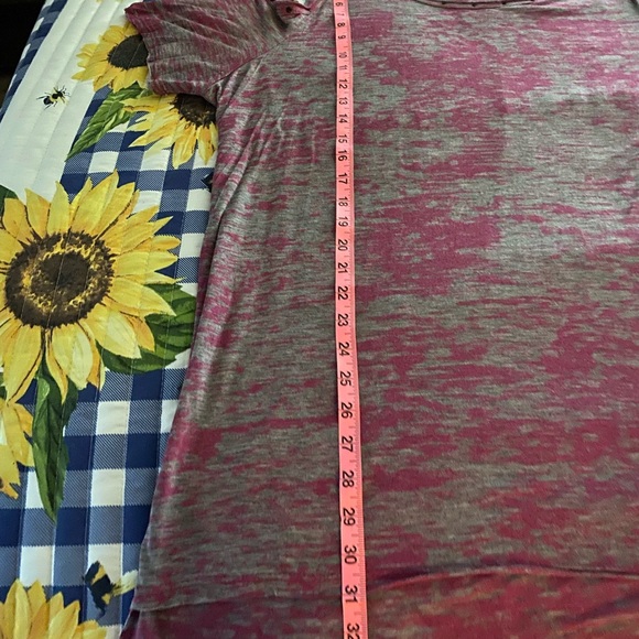 Ladies size 3X top. Peekaboo sleeves. - Picture 7 of 11